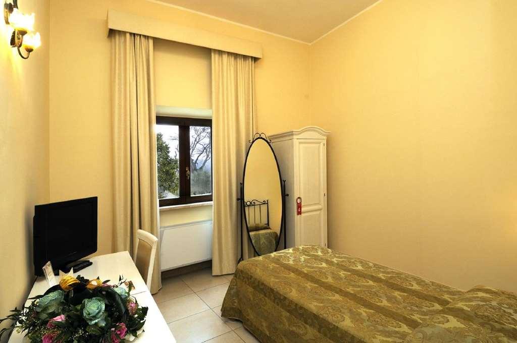 Hotel Villa Fiorita جوليانوفا الغرفة الصورة