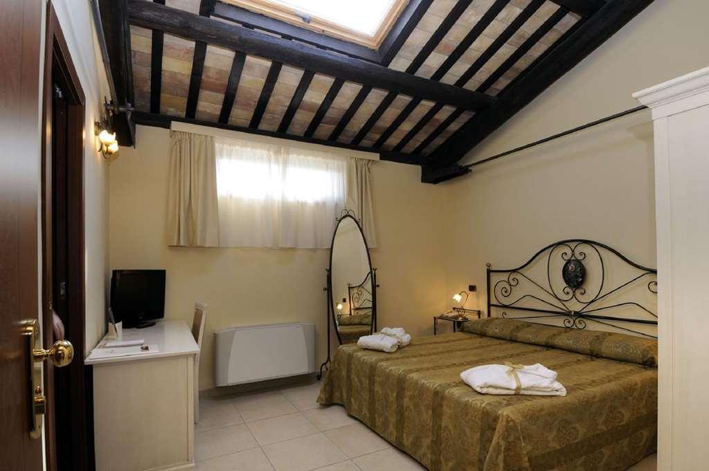 Hotel Villa Fiorita جوليانوفا الغرفة الصورة