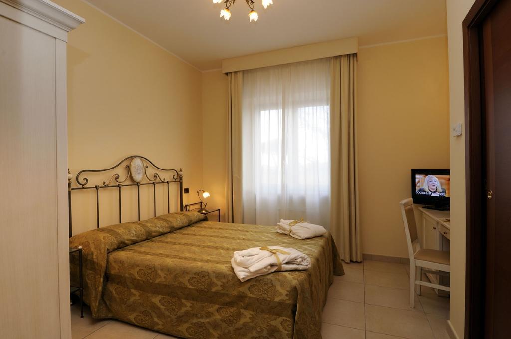 Hotel Villa Fiorita جوليانوفا الغرفة الصورة
