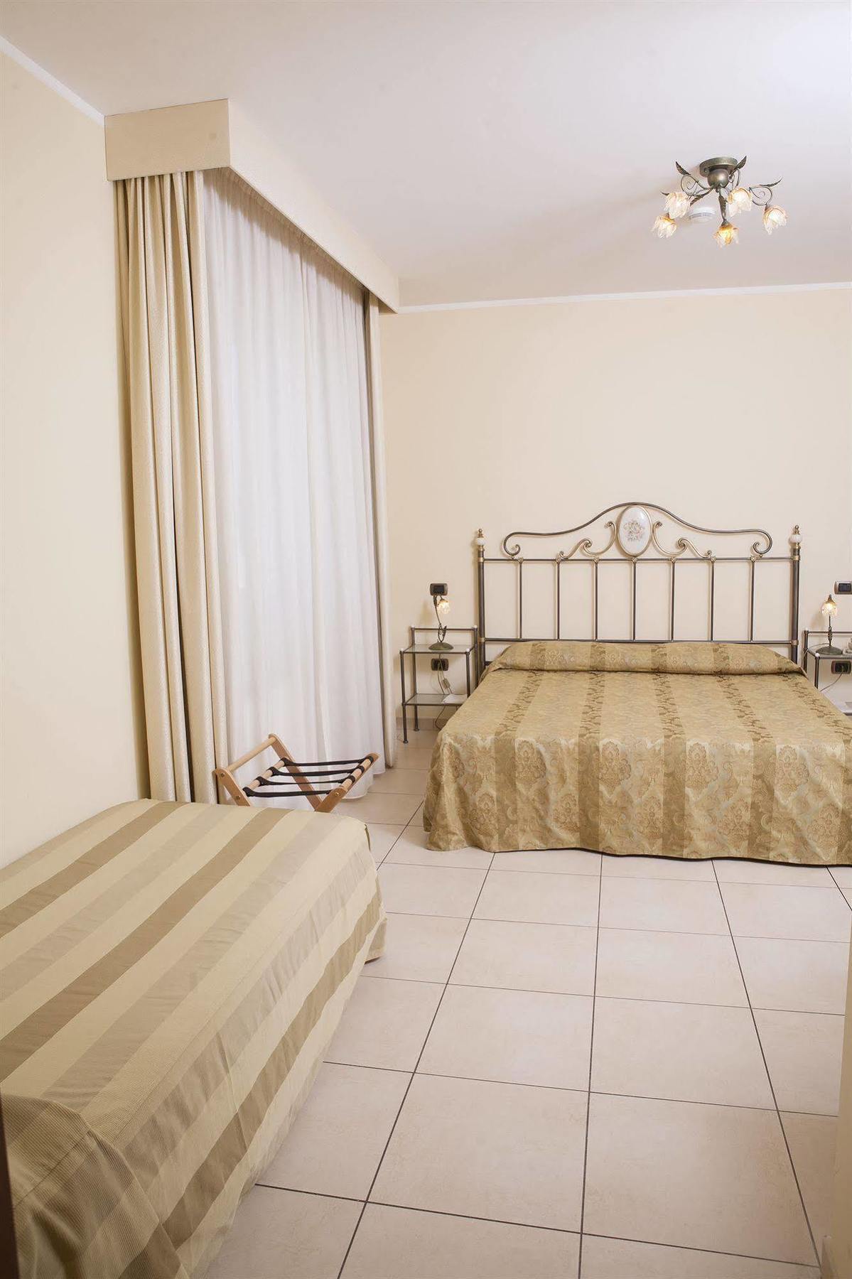 Hotel Villa Fiorita جوليانوفا المظهر الخارجي الصورة